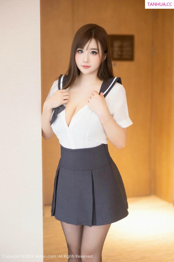   [XiuRen]高清写真图 2024.12.26 No.9663 小肉肉咪 黑丝美腿第5张图片